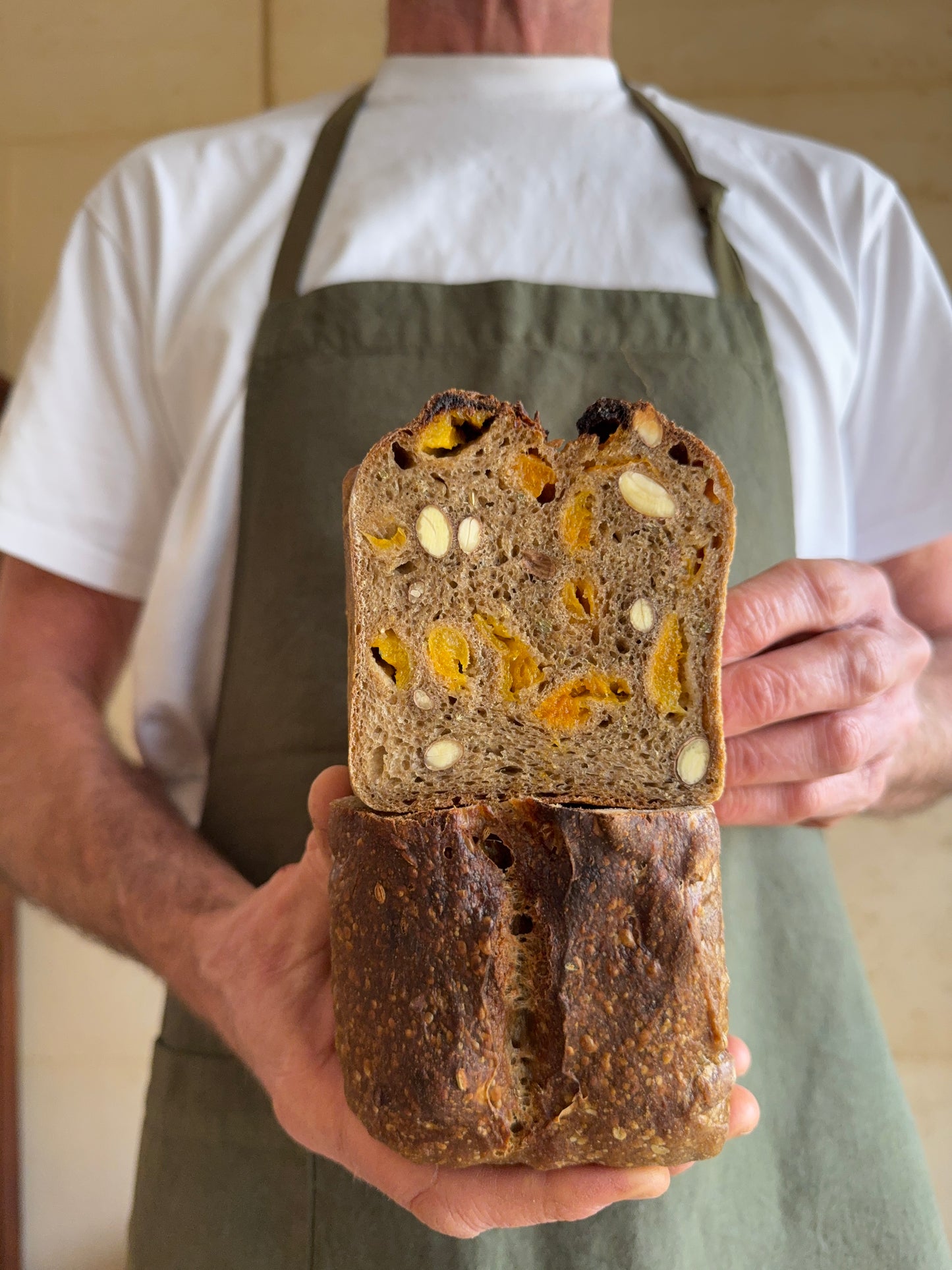 Apricot, Almond & Fennel Sourdough Loaf 850g